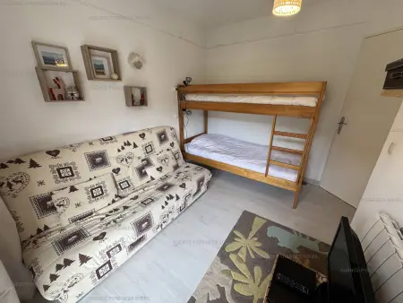 F2 cabine 6 couchages aux Angles, balcon vue pistes : photo 5