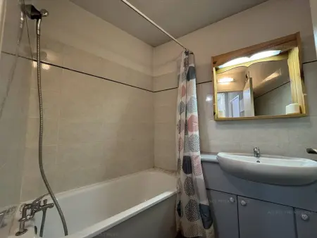 F2 cabine 6 couchages aux Angles, balcon vue pistes : photo 6