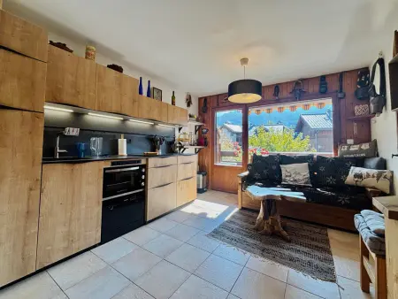 Location appartement à Samoëns, Charmant appartement T3 lumineux au centre du village avec grand balcon et proximité commerces