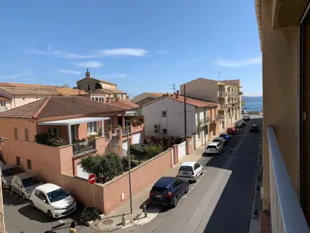 Duplex T2 à Mèze, terrasse vue toits près du port : photo 14