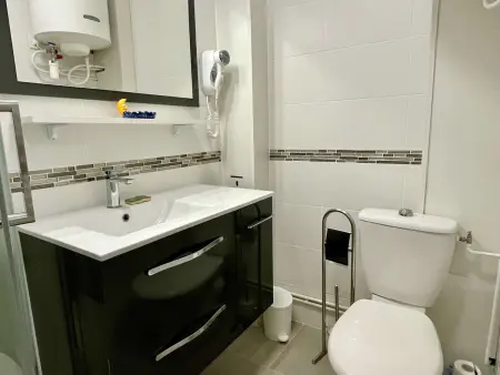 Studio cabine 4 pers à 300m de la plage, clim, parking : photo 12
