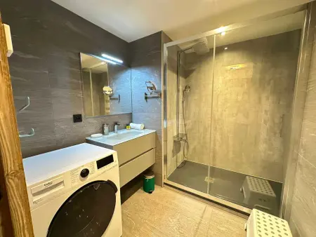 Appartement 52m² centre Les Gets, terrasse et garage : photo 10