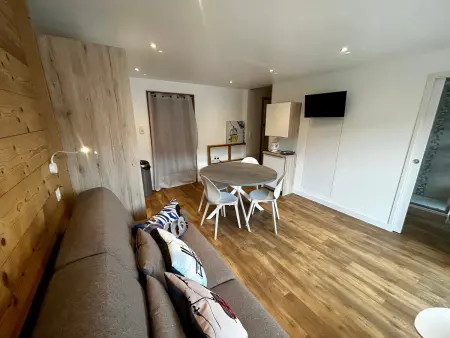 Location appartement à Les Menuires, Studio rénové avec coin montagne, balcon Sud, au pied des pistes, 4 pers