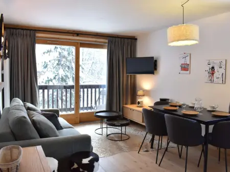 Location appartement à Méribel, Charmant T3 avec balcon, ascenseur et piscine en été, proche pistes et centre, idéal pour 6 pers.