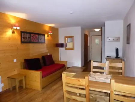 Location appartement à Brides les Bains, Studio confortable avec balcon est, parking et wifi