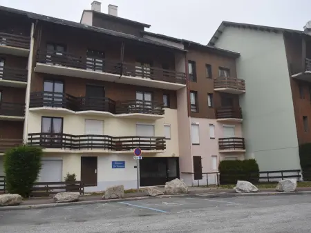 Location appartement à Bolquère Pyrénées 2000, Charmant studio cabine avec balcon exposé sud pour 4 personnes au cœur de la Station