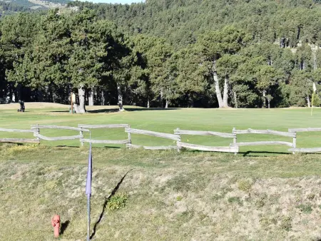 Appart 3 pièces vue golf à Font-Romeu, balcon & parking : photo 10
