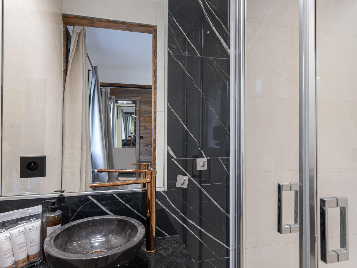 Appartement 3 chambres rénové, 80m², balcon ensoleillé à Megève - Photo 13