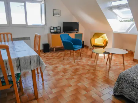 Appartement rénové au Palais, vue mer et toits - Photo 3
