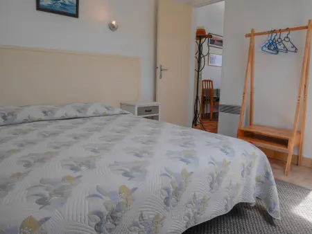 Appartement rénové au Palais, vue mer et toits - Photo 8