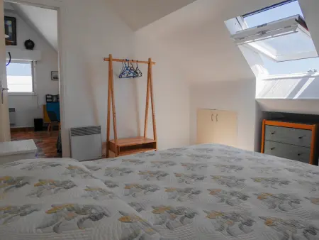 Appartement rénové au Palais, vue mer et toits - Photo 9