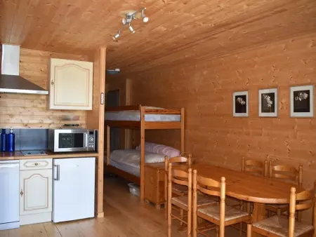 T2 cabine 35m² sud-ouest avec terrasse à Bolquère : photo 4