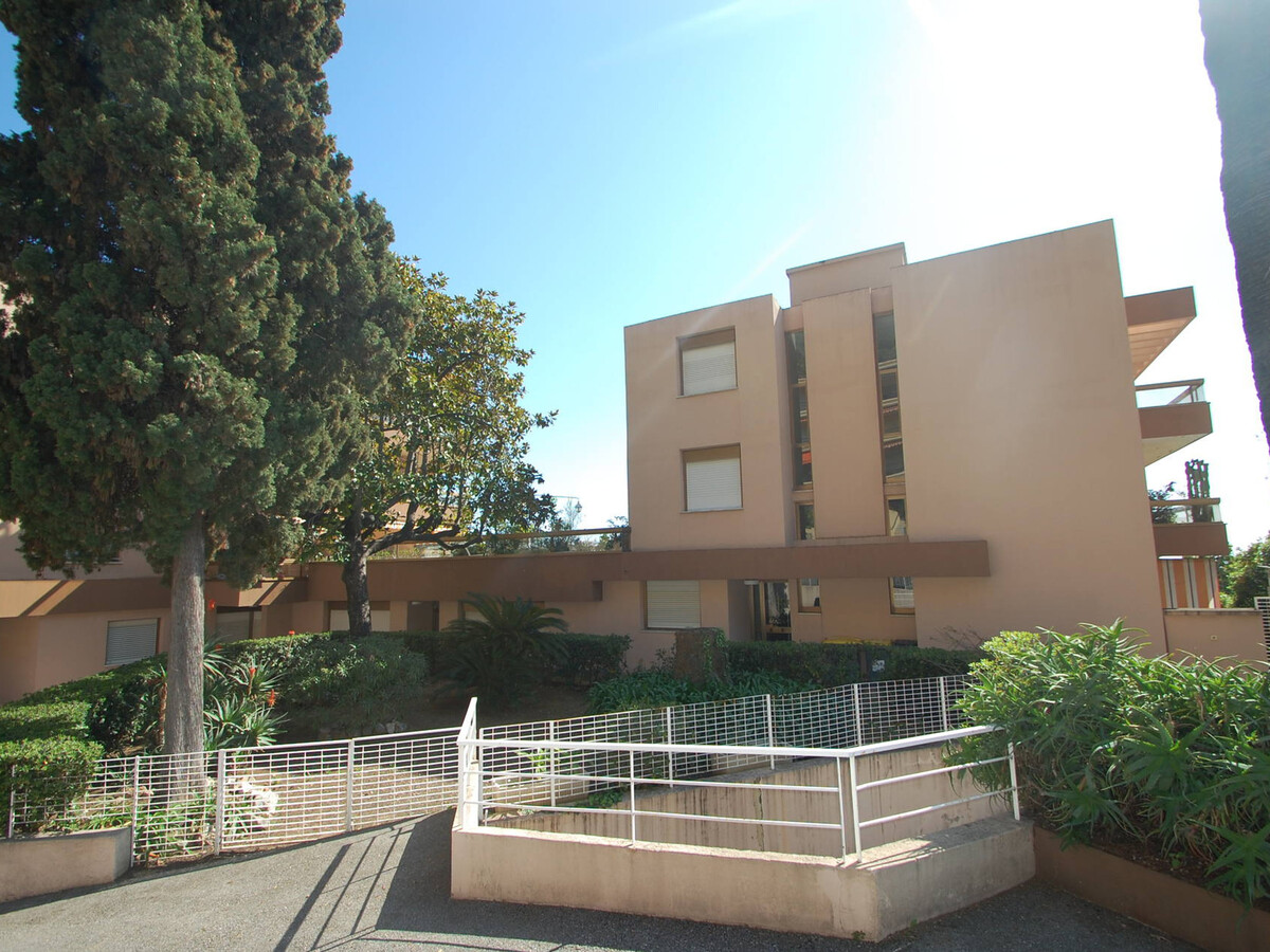 Studio 30m² Menton, terrasse vue mer et garage - Photo 13