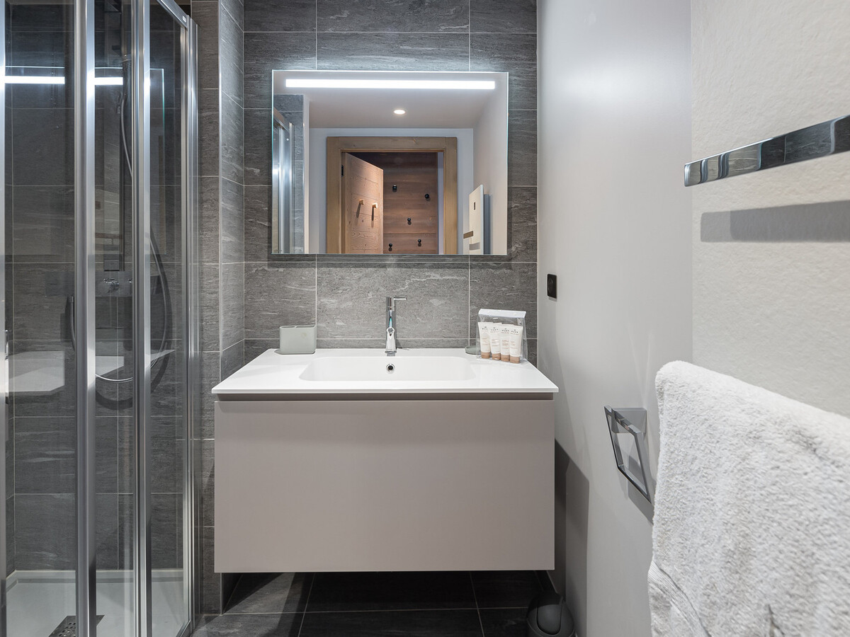 Appartement Rochebrune, piscine et parking électrique - Photo 7