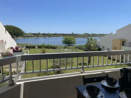 2 pièces rénové terrasse sud-est, parking à Port Camargue : photo 2