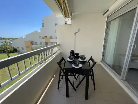 2 pièces rénové terrasse sud-est, parking à Port Camargue : photo 3