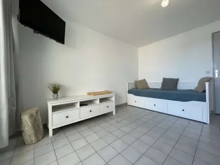 2 pièces rénové terrasse sud-est, parking à Port Camargue : photo 6