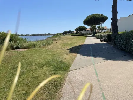 2 pièces rénové terrasse sud-est, parking à Port Camargue : photo 21