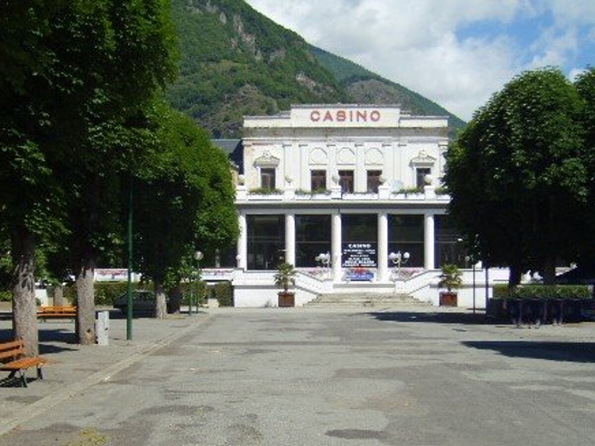 T2 rénové à Luchon, vue casino, parking inclus - Photo 9