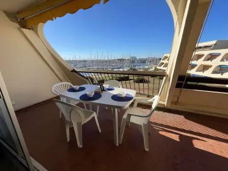Location appartement à Port Camargue, Studio cabine pour 4 avec piscine et parking à Port Camargue
