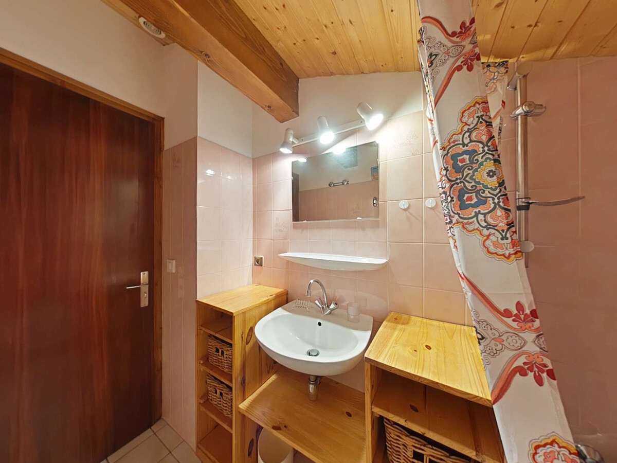 Appartement 2 étoiles, 6 couchages, balcon sud, 500m pistes - Photo 13