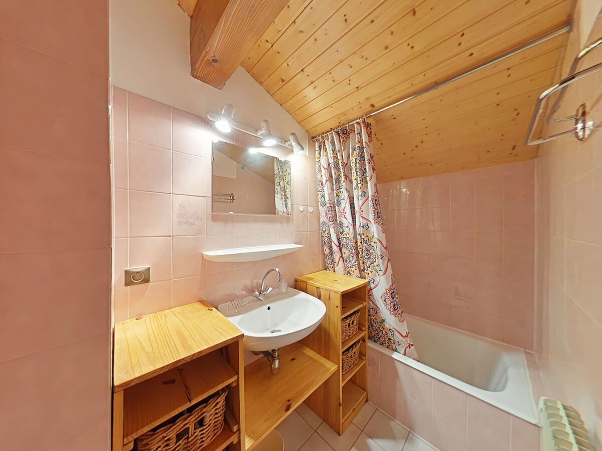 Appartement 2 étoiles, 6 couchages, balcon sud, 500m pistes - Photo 15