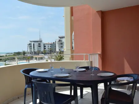 Cap d'Agde : T2 avec piscine, parking, à 50m de la plage - Photo 1
