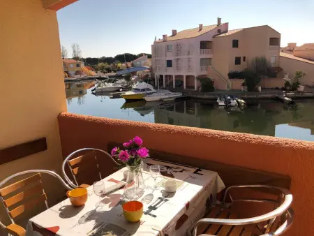 Location appartement à Port Barcarès, Studio cabine 4 pers avec piscine, parking sécurisé, BBQ et proche plage