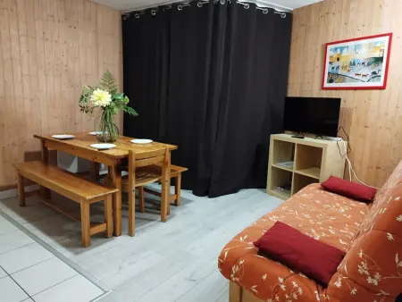 Location appartement à Orcières Merlette, Appartement lumineux 8 pers, pied des pistes, 2 ch, balcon, cuisine équipée, proche commerces et sports
