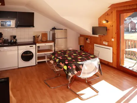 Location appartement à Les Orres, Appartement avec Piscine, Sauna, Hammam et Wifi aux Pieds des Pistes, Les Orres 1800