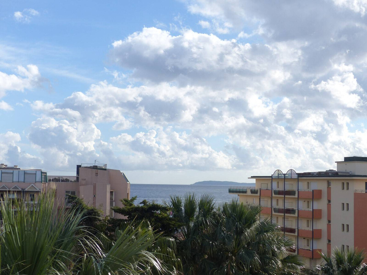 T2 climatisé centre-ville avec terrasse 30 m² et vue mer - Photo 1