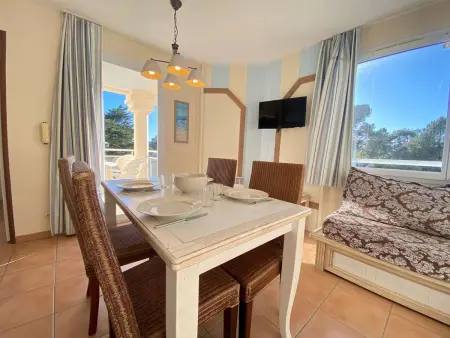 Location appartement à La Baule, Appartement T2 avec Piscine à 300m de la Plage – 3 Couchages, Parking et Balcon Meublé