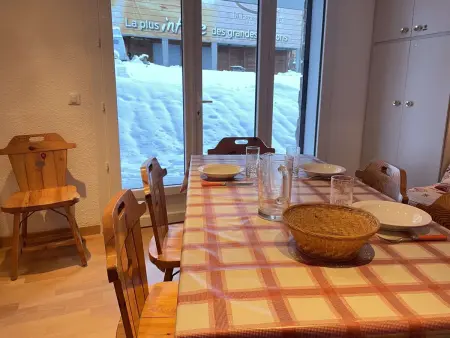 Location appartement à Risoul, Studio cabine 8 pers, Sud, pied de piste, centre station, proche commerces et ESF