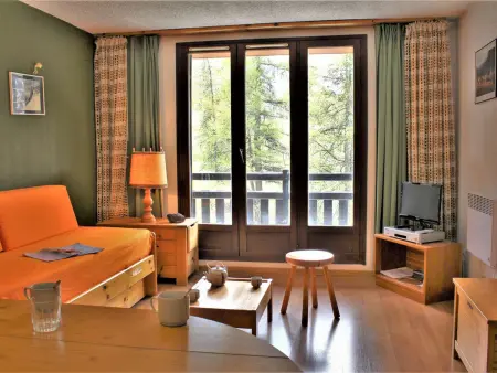 Location appartement à Risoul, Studio 4 couchages à Risoul 1850 - pied de pistes, calme, balcon exposé Sud