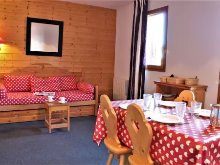 Location appartement à Risoul, Studio 3 couchages près des pistes, balcon, piscine, sauna, WiFi inclus, casier à ski - Risoul 1850