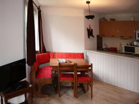 Location appartement à Les Orres, Studio cosy Les Orres, 300m commerces, 150m remontée, parking, animaux admis