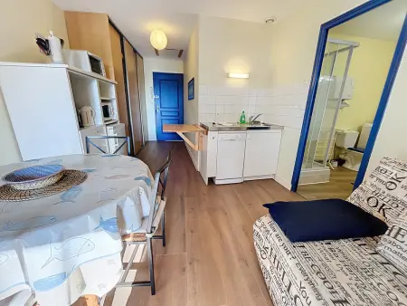 Appartement T2 avec ascenseur, hypercentre, à 50m de la plage, WIFI, TV connectée, linge en option - Photo 4