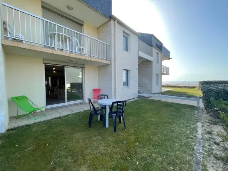 Location appartement à Jullouville, Appartement à 50m plage avec terrasse et jardin