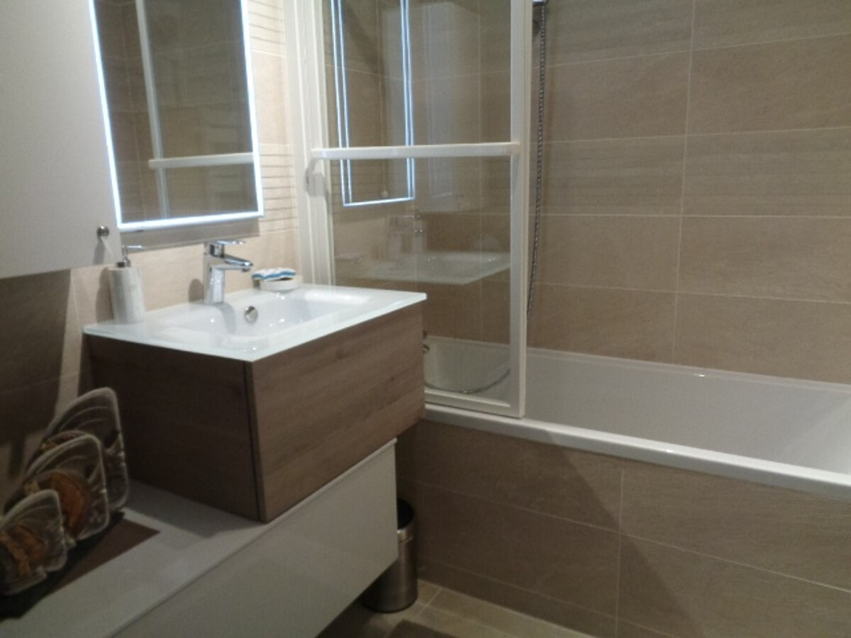 T3 54m² vue bassin à 300m des commerces, parking couvert - Photo 5