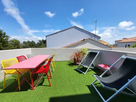 Location appartement à Les Sables d'Olonne, Studio rénové sur le port avec terrasse et parking privatifs, animaux acceptés