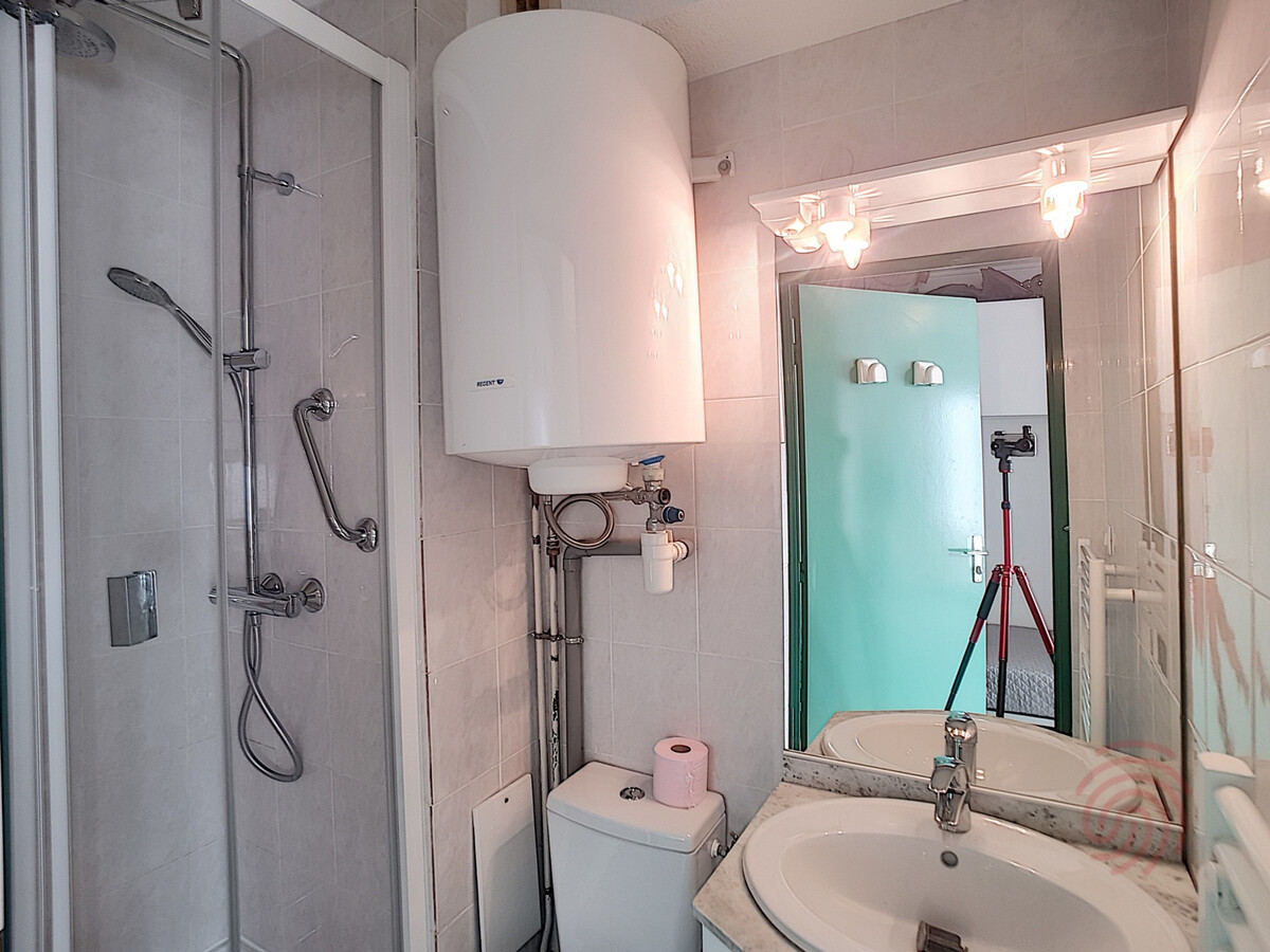 Studio rénové 17m² balcon, animaux acceptés à Lamalou - Photo 9