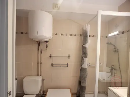 Studio rénové 24 m² Lamalou-les-Bains, balcon, animaux : photo 11