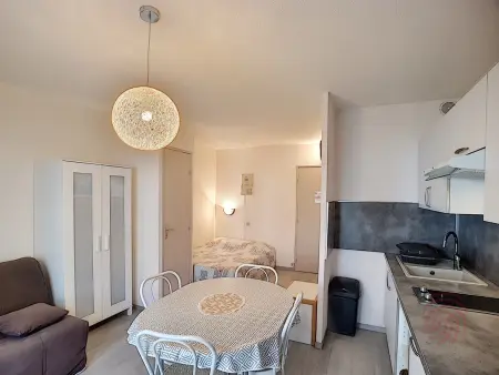 Studio rénové 24m² avec balcon - Lamalou-les-Bains : photo 7
