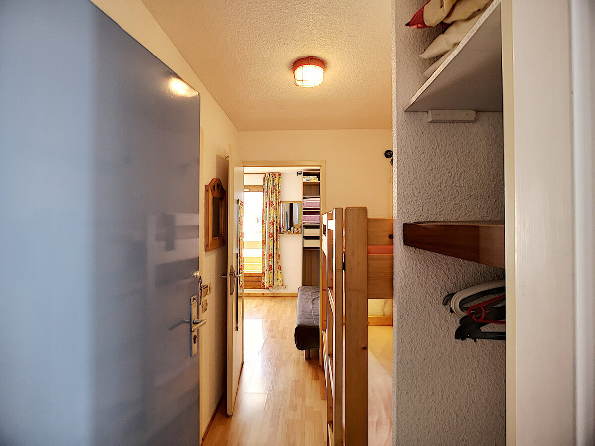 Studio ski aux pieds Les Menuires, 18 m², balcon vue pistes - Photo 5