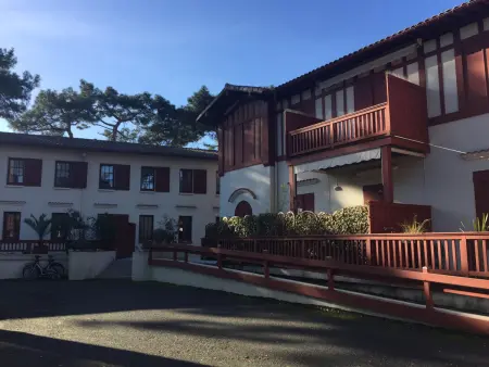 Location appartement à Arcachon, Appartement Calme aux Abatilles avec Terrasse pour 6, Parking & Proche Plages