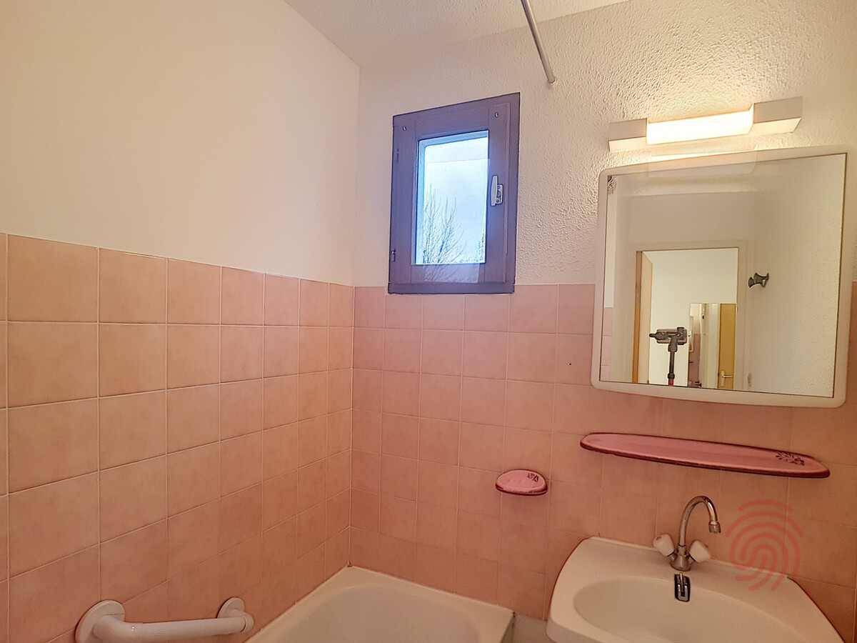 F2 28m² avec terrasse vue ruisseau à Lamalou-les-Bains - Photo 9