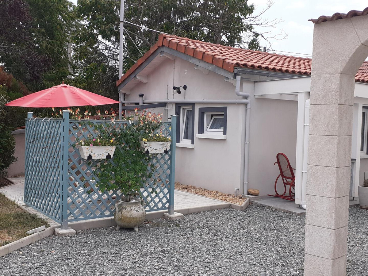 Studio rénové à Vendat avec piscine et jardin privatif - Photo 7