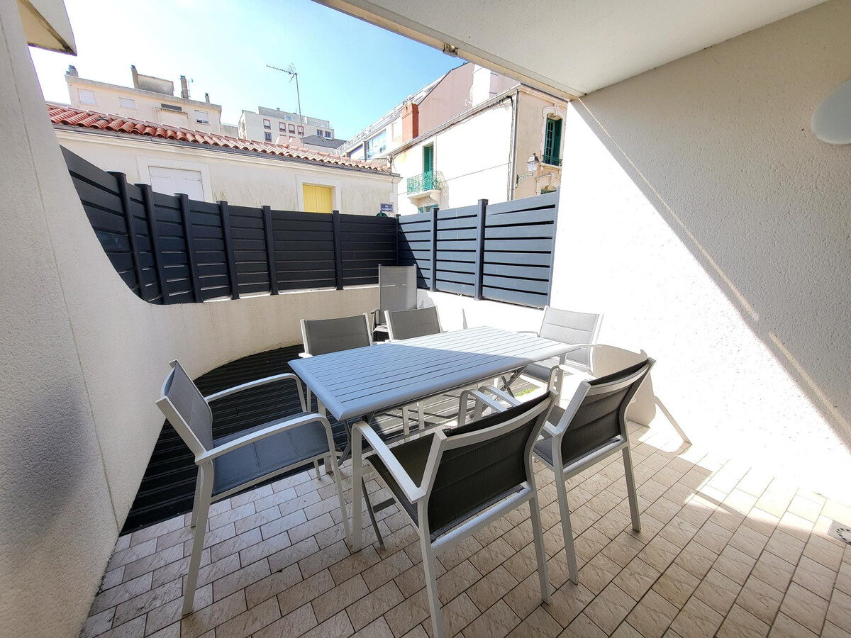 T2 rénové avec terrasse, 200m de la plage - Photo 1