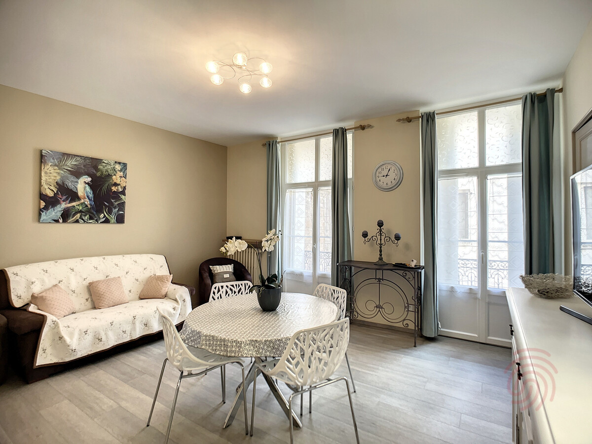 F3 78m² à 50m des Thermes et centre-ville - Photo 2