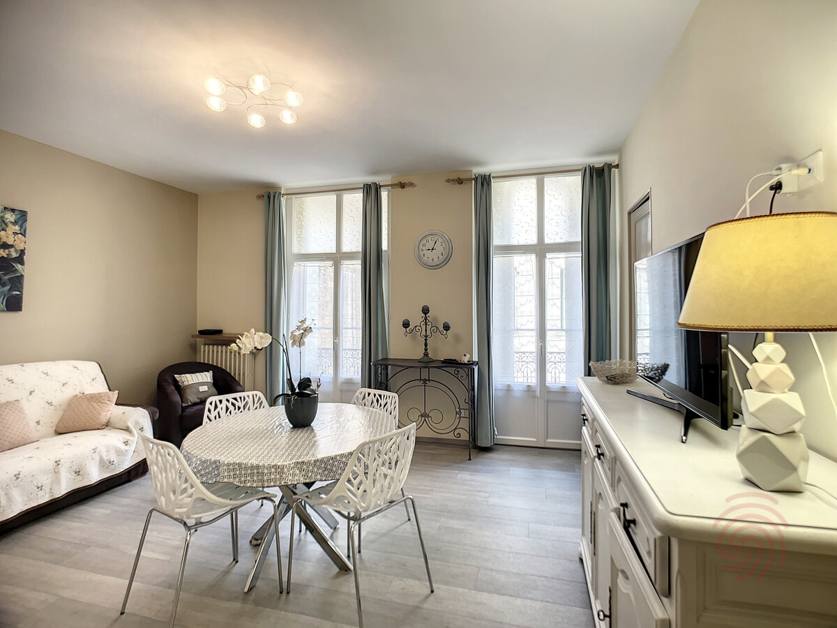 F3 78m² à 50m des Thermes et centre-ville - Photo 7